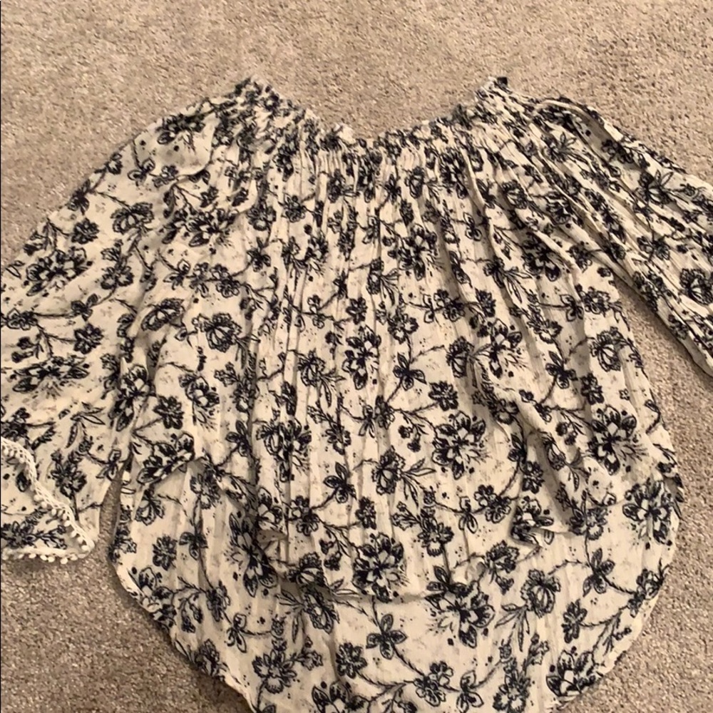 Abercrombie & Fitch off the shoulder long sleeve